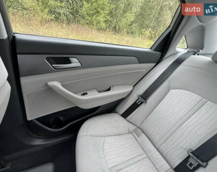 Серый Хендай Соната, объемом двигателя 2 л и пробегом 125 тыс. км за 11500 $, фото 7 на Automoto.ua