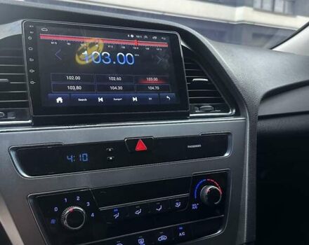 Серый Хендай Соната, объемом двигателя 2 л и пробегом 381 тыс. км за 8300 $, фото 22 на Automoto.ua