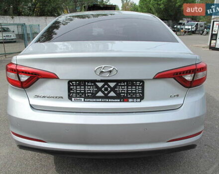 Сірий Хендай Соната, об'ємом двигуна 2 л та пробігом 265 тис. км за 10500 $, фото 4 на Automoto.ua