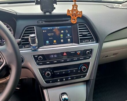 Серый Хендай Соната, объемом двигателя 2.4 л и пробегом 160 тыс. км за 10000 $, фото 6 на Automoto.ua