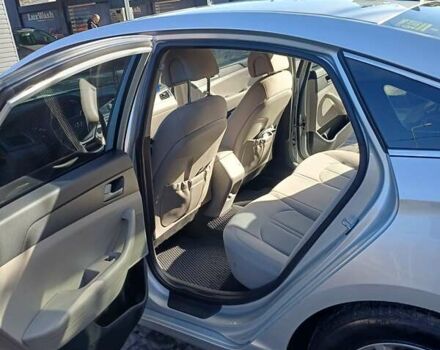 Серый Хендай Соната, объемом двигателя 2.36 л и пробегом 203 тыс. км за 13349 $, фото 18 на Automoto.ua