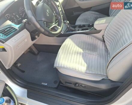 Хендай Соната 2016 в Первомайск на Automoto.ua Серый Хендай Соната, объемом двигателя 2.36 л и пробегом 204 тыс. км за 10600 $, фото 13 на Automoto.ua