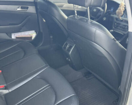 Сірий Хендай Соната, об'ємом двигуна 2 л та пробігом 250 тис. км за 12000 $, фото 4 на Automoto.ua