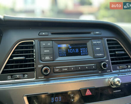 Серый Хендай Соната, объемом двигателя 2 л и пробегом 350 тыс. км за 8700 $, фото 25 на Automoto.ua