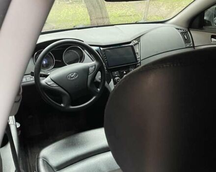 Сірий Хендай Соната, об'ємом двигуна 2 л та пробігом 305 тис. км за 12300 $, фото 7 на Automoto.ua