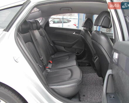 Сірий Хендай Соната, об'ємом двигуна 2 л та пробігом 265 тис. км за 10500 $, фото 45 на Automoto.ua