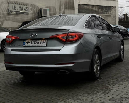 Сірий Хендай Соната, об'ємом двигуна 2.36 л та пробігом 100 тис. км за 8900 $, фото 2 на Automoto.ua