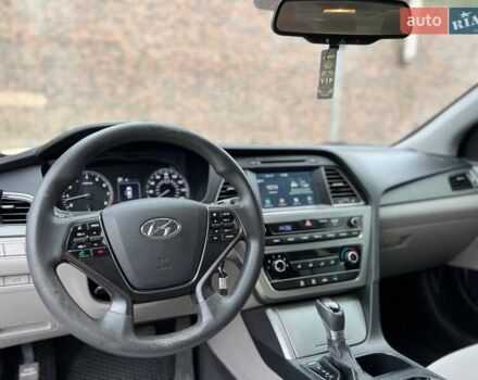 Хендай Соната 2016 в Одессе на Automoto.ua Серый Хендай Соната, объемом двигателя 2.36 л и пробегом 187 тыс. км за 10900 $, фото 30 на Automoto.ua