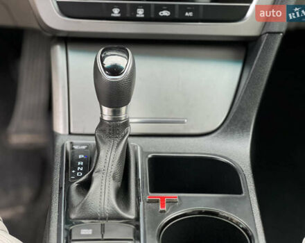 Хендай Соната 2016 в Киеве на Automoto.ua Серый Хендай Соната, объемом двигателя 2.36 л и пробегом 132 тыс. км за 9099 $, фото 12 на Automoto.ua