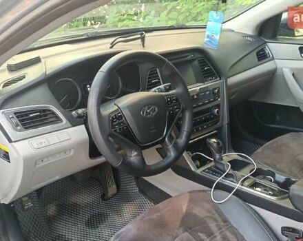 Серый Хендай Соната, объемом двигателя 2.4 л и пробегом 190 тыс. км за 10000 $, фото 26 на Automoto.ua