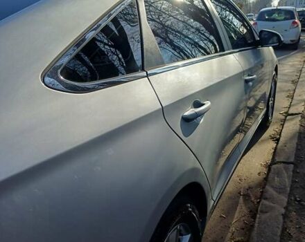 Серый Хендай Соната, объемом двигателя 2.36 л и пробегом 203 тыс. км за 13349 $, фото 10 на Automoto.ua