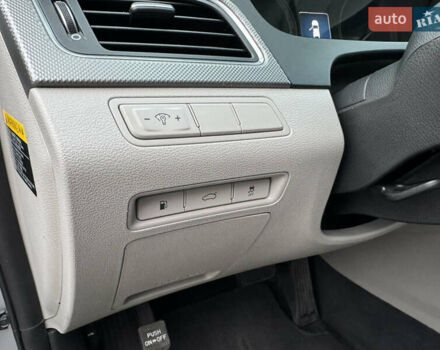 Серый Хендай Соната, объемом двигателя 2.36 л и пробегом 93 тыс. км за 9800 $, фото 35 на Automoto.ua