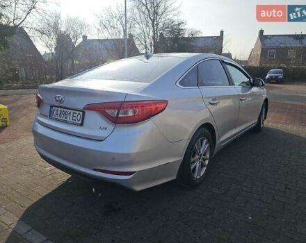 Сірий Хендай Соната, об'ємом двигуна 2 л та пробігом 234 тис. км за 8900 $, фото 4 на Automoto.ua