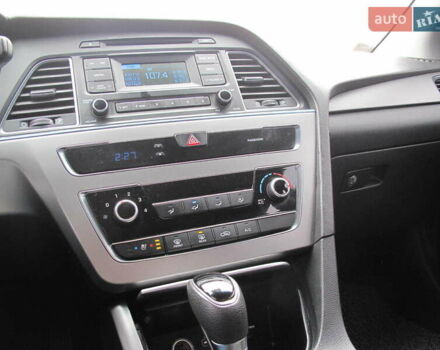 Сірий Хендай Соната, об'ємом двигуна 2 л та пробігом 265 тис. км за 10500 $, фото 73 на Automoto.ua