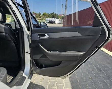 Сірий Хендай Соната, об'ємом двигуна 2 л та пробігом 380 тис. км за 10500 $, фото 12 на Automoto.ua