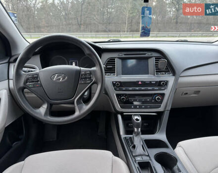 Серый Хендай Соната, объемом двигателя 2.36 л и пробегом 93 тыс. км за 9800 $, фото 23 на Automoto.ua