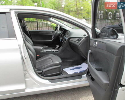 Сірий Хендай Соната, об'ємом двигуна 2 л та пробігом 265 тис. км за 10500 $, фото 12 на Automoto.ua