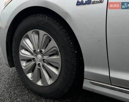 Серый Хендай Соната, объемом двигателя 2 л и пробегом 210 тыс. км за 11100 $, фото 3 на Automoto.ua