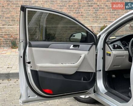 Хендай Соната 2016 в Одессе на Automoto.ua Серый Хендай Соната, объемом двигателя 2.36 л и пробегом 187 тыс. км за 10900 $, фото 15 на Automoto.ua