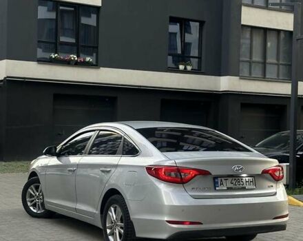 Серый Хендай Соната, объемом двигателя 2 л и пробегом 381 тыс. км за 8300 $, фото 4 на Automoto.ua