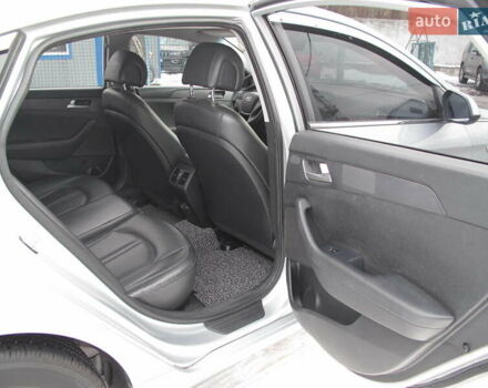 Сірий Хендай Соната, об'ємом двигуна 2 л та пробігом 265 тис. км за 10500 $, фото 42 на Automoto.ua