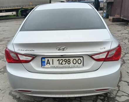Сірий Хендай Соната, об'ємом двигуна 2 л та пробігом 305 тис. км за 12300 $, фото 1 на Automoto.ua