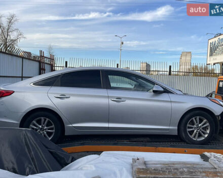 Сірий Хендай Соната, об'ємом двигуна 2.36 л та пробігом 97 тис. км за 3700 $, фото 1 на Automoto.ua