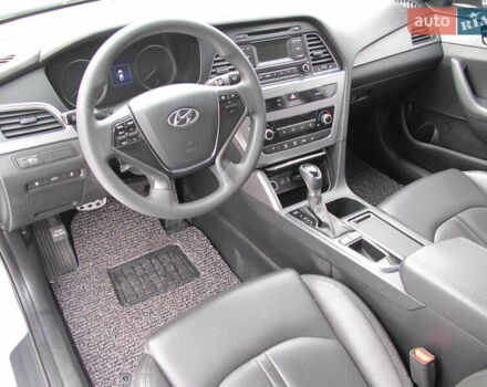 Сірий Хендай Соната, об'ємом двигуна 2 л та пробігом 265 тис. км за 10500 $, фото 23 на Automoto.ua