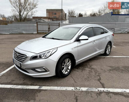 Серый Хендай Соната, объемом двигателя 2 л и пробегом 290 тыс. км за 12000 $, фото 2 на Automoto.ua