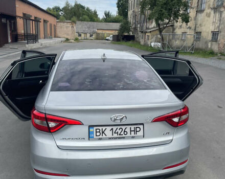Сірий Хендай Соната, об'ємом двигуна 2 л та пробігом 380 тис. км за 9200 $, фото 4 на Automoto.ua