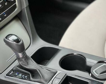 Хендай Соната 2016 в Одессе на Automoto.ua Серый Хендай Соната, объемом двигателя 2.36 л и пробегом 187 тыс. км за 10900 $, фото 19 на Automoto.ua