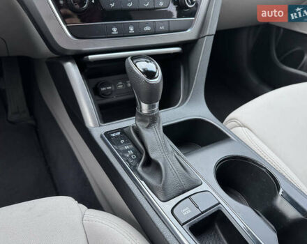 Серый Хендай Соната, объемом двигателя 2.36 л и пробегом 93 тыс. км за 9800 $, фото 25 на Automoto.ua