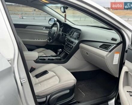 Серый Хендай Соната, объемом двигателя 2 л и пробегом 210 тыс. км за 11100 $, фото 9 на Automoto.ua