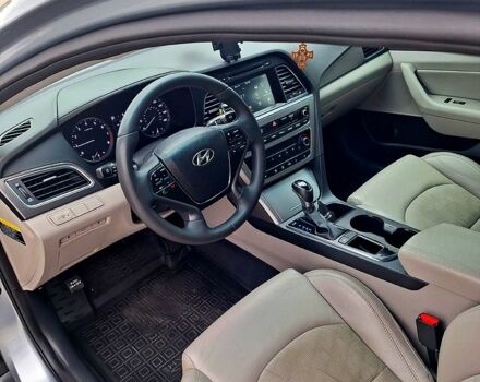 Серый Хендай Соната, объемом двигателя 2.4 л и пробегом 160 тыс. км за 10000 $, фото 5 на Automoto.ua