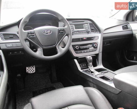 Сірий Хендай Соната, об'ємом двигуна 2 л та пробігом 265 тис. км за 10500 $, фото 29 на Automoto.ua