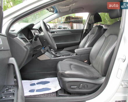 Сірий Хендай Соната, об'ємом двигуна 2 л та пробігом 265 тис. км за 10500 $, фото 9 на Automoto.ua