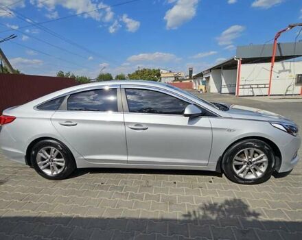 Сірий Хендай Соната, об'ємом двигуна 2 л та пробігом 380 тис. км за 10500 $, фото 4 на Automoto.ua