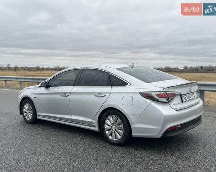 Серый Хендай Соната, объемом двигателя 2 л и пробегом 210 тыс. км за 11100 $, фото 16 на Automoto.ua