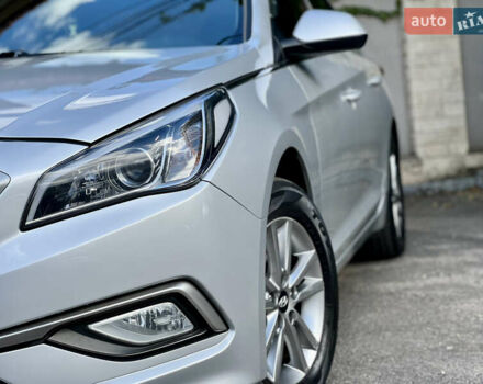 Серый Хендай Соната, объемом двигателя 2 л и пробегом 350 тыс. км за 8700 $, фото 8 на Automoto.ua