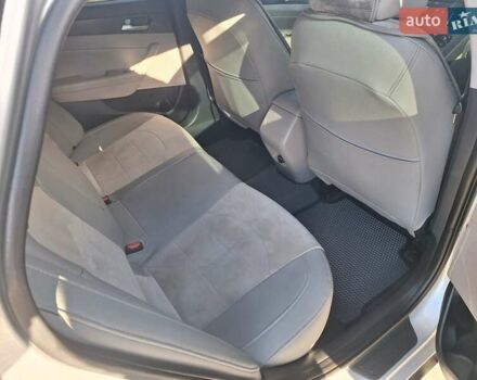 Хендай Соната 2016 в Первомайск на Automoto.ua Серый Хендай Соната, объемом двигателя 2.36 л и пробегом 204 тыс. км за 10600 $, фото 16 на Automoto.ua