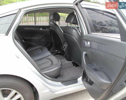 Сірий Хендай Соната, об'ємом двигуна 2 л та пробігом 265 тис. км за 10500 $, фото 14 на Automoto.ua