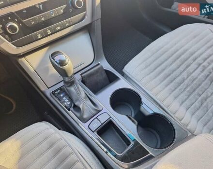 Хендай Соната 2016 в Первомайск на Automoto.ua Серый Хендай Соната, объемом двигателя 2.36 л и пробегом 204 тыс. км за 10600 $, фото 20 на Automoto.ua