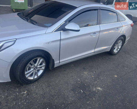 Сірий Хендай Соната, об'ємом двигуна 2 л та пробігом 363 тис. км за 9700 $, фото 6 на Automoto.ua