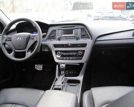 Сірий Хендай Соната, об'ємом двигуна 2 л та пробігом 265 тис. км за 10500 $, фото 34 на Automoto.ua