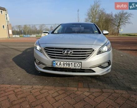 Сірий Хендай Соната, об'ємом двигуна 2 л та пробігом 234 тис. км за 8900 $, фото 2 на Automoto.ua