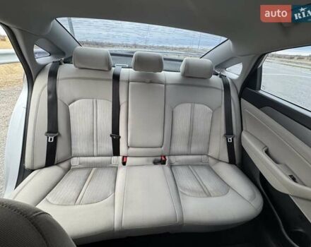 Серый Хендай Соната, объемом двигателя 2 л и пробегом 210 тыс. км за 11100 $, фото 10 на Automoto.ua