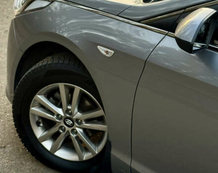 Серый Хендай Соната, объемом двигателя 2 л и пробегом 169 тыс. км за 11700 $, фото 7 на Automoto.ua