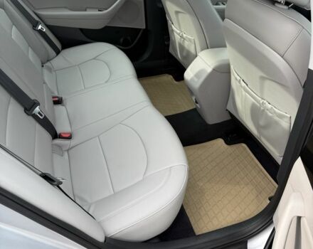 Сірий Хендай Соната, об'ємом двигуна 2.4 л та пробігом 111 тис. км за 11800 $, фото 4 на Automoto.ua