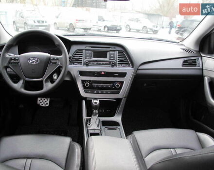 Сірий Хендай Соната, об'ємом двигуна 2 л та пробігом 265 тис. км за 10500 $, фото 31 на Automoto.ua