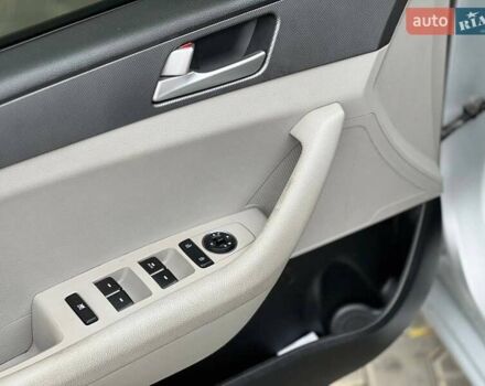 Хендай Соната 2016 в Одессе на Automoto.ua Серый Хендай Соната, объемом двигателя 2.36 л и пробегом 187 тыс. км за 10900 $, фото 16 на Automoto.ua